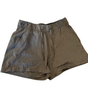 Women's Size 6 Lululemon On The Fly Mid Rise Short 2.5” Women’s Heathered Slate